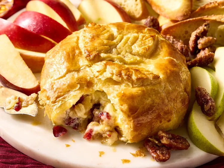 Baked Stuffed Brie with Cranberries & Walnuts: Sweet Meets Savory!